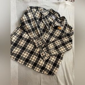 Thick/ heavy carhartt flannel button up